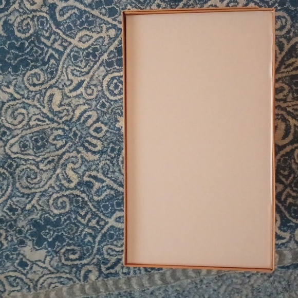 New Louis Vuitton Box With Magnetic Closure - Picture 3 of 4